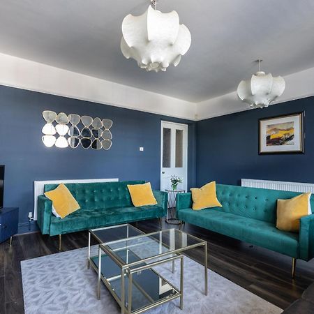 Boutique Family Apartment In Celebrity Village. Barnt Green المظهر الخارجي الصورة