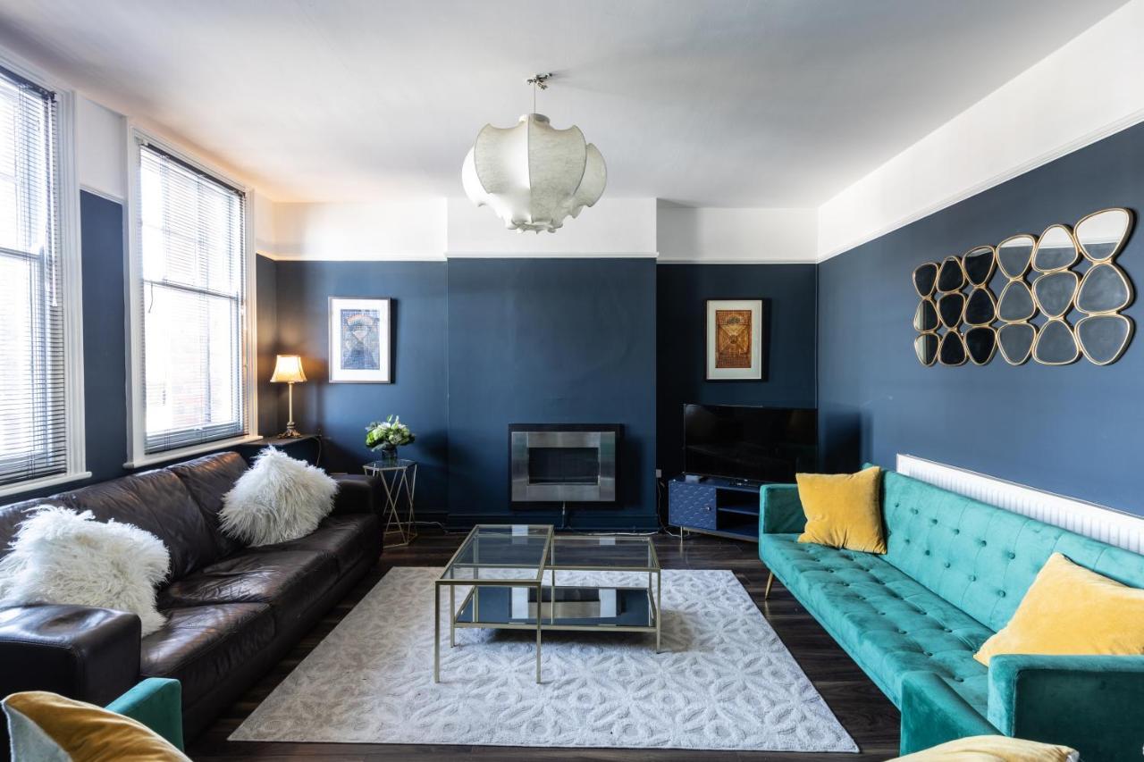 Boutique Family Apartment In Celebrity Village. Barnt Green المظهر الخارجي الصورة