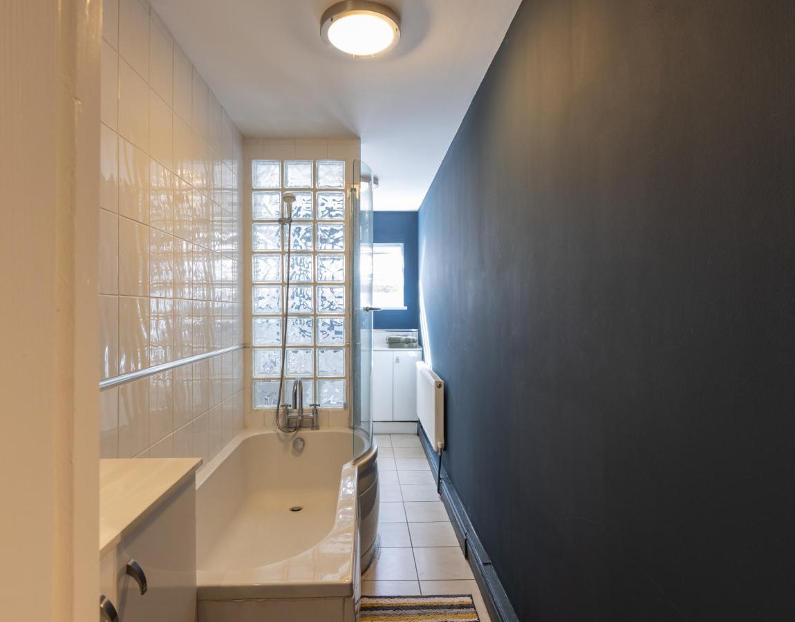 Boutique Family Apartment In Celebrity Village. Barnt Green المظهر الخارجي الصورة